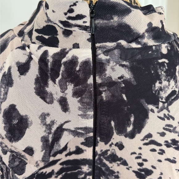 Avec Les Filles Black and Cream Long Sleeve Dress stretchy rouge side party - Picture 6 of 10